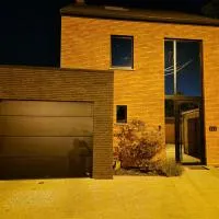 Le tiny de Laly - climatisation -wifi - jardin - airport navette, hotel in Pont-de-Loup