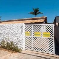 Pousada Lemon Quartos Casal e Família - Ar condicionado e Frigobar - Sesc Bertioga, khách sạn ở Bertioga
