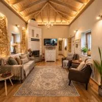 Villa Katrinia - Private Stone House with Terrace & BBQ - Ideal for Couples、シティアのホテル
