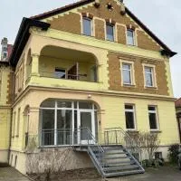Ferienwohnung direkt am Kurpark mit Gradierwerk Solestadt, hotel i Bad Dürrenberg