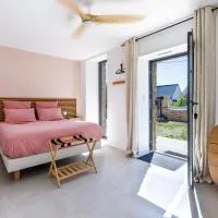Chambre d'hôtes Lilas - Maison Kermouraud, hotel u gradu 'Saint-Lyphard'