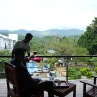 Saru Blue Sapphire Hotel: Godakewela şehrinde bir otel