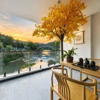 Twelve Cities Mountain View Hot Spring-Pool Holiday Homestay Near Waterfall-English Service-Free Shuttle from Furong Town High-speed Railway Station โรงแรมในWangcun