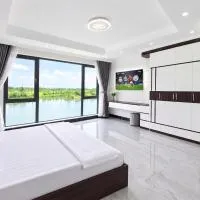 Vũ Yên - Aurion Homestay - Câu cá, View sân Golf và View trực diện pháo hoa Quảng trường - Golf course view & European Square fireworks view, hotel in Binh Hai