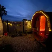 Copper Coast Glamping Pods - An Faoileán Pod, Hotel in Bunmahon