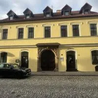 Hotel U Dvou medvídků, hotel v destinaci Chomutov