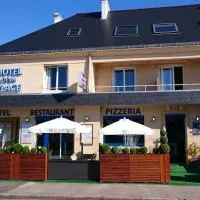 Hotel de la Plage, готель у місті Quinéville