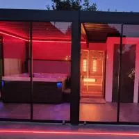 Marco Art Vendégház Jakuzzi, Finn-Infra Sauna - Őszi akció! Már 2 éjszakától ingyenes wellness használat, hotel din Márkó