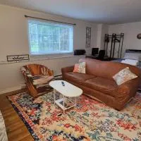 Executive Private Room in a Shared Apartment- Comfortable and Convenient, hotel v destinaci Saint John