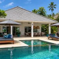 Villa Serenity Beachfront Bali, hotel v destinaci Pengastulan