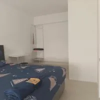 Apartement IconMall Gresik Transit, מלון בSingopadu