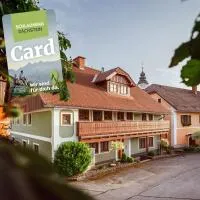 Thorbäck Gut - Apartments im Schlosserhaus - by myNests, hotel v mestu Öblarn