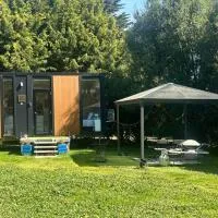 Fassifern Tiny House 2 by Tiny Away โรงแรมในLancefield