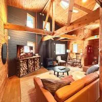 Stay in Toya - Cozy Cabin near Lake Toya, Rusutsu & Niseko, hotel a Llac Toya