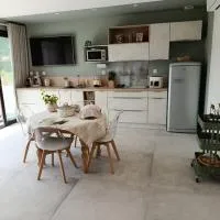 La PETITE MAISON, готель у місті Gourdan-Polignan