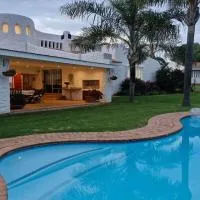 Villa Sardinia Guest House, hotel i Midrand