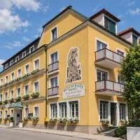 STIERSCHNEIDER'S Weinhotel Wachau & Wiazhaus، فندق في سبيتز