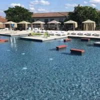 Lazy Waves-Private 2 BD2BA WPool Access-Sleeps 6, khách sạn ở Lake Ozark