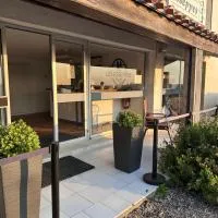 Hotel Les Esseppes، فندق في LʼÉpine