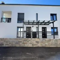 Ferienwohnung Mina: Münsingen şehrinde bir otel