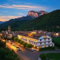 HOTEL TurMo, hotel di Labuerda