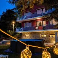 Семеен хотел Forest Retreat Mountain Resort, hotel di Kyustendil