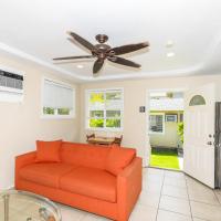 Walk to Shore: Waimanalo Beach Cottages, Unit 3: Waimanalo şehrinde bir otel