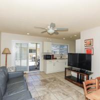 Steps to Beach! Waimanalo Beach Cottages, Unit 10: Waimanalo şehrinde bir otel