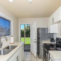 Steps to Beach! Waimanalo Beach Cottages, Unit 10: Waimanalo şehrinde bir otel