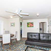 Waimanalo Beach Cottages: Unit 8 + Garden View!: Waimanalo şehrinde bir otel