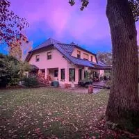 The House – Stiller Grund, מלון בHohenfließ