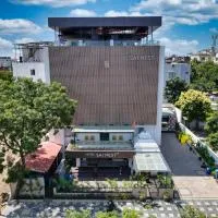 Hotel Sai Nest, viešbutis mieste Širdis