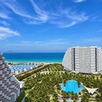 Luxury Suites Beachfront - The Arena Cam Ranh โรงแรมในCam Ranh International Airport