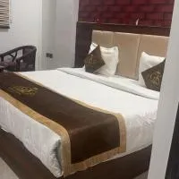 Hotel Sachdeva Suites Near Vrindavan, hótel í Vrindāvan