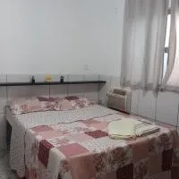 Casa Mobiliada Independente com 1 quarto, garagem e wi-fi no centro Ambiente Confortável & Discreto, hotel a Itaguaí