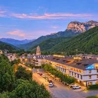 HOTEL TurMo, hotell i Labuerda