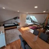 Großes Dachzimmer vor den Toren Kölns, hotel di Frechen