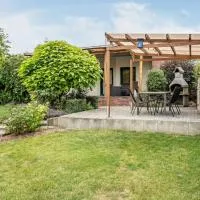 Ferienhaus Mecklenburgische Seenplatte mit Ruderboot, готель у місті Riepke