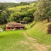 Fazenda com cachoeira e piscina para 20 hóspedes, hotel u gradu Brumadinjo