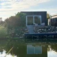 Tiny house Stilte oan it wetter โรงแรมในStiens