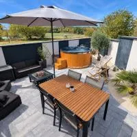 Tiny house climatisé et bain nordique privatif, готель у місті Saint-Loup-Nantouard