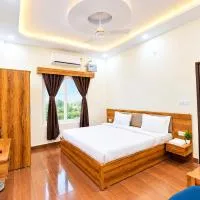 Hotel Rudraksha Premier ll Pick And Drop Available, hotel di Ayodhya