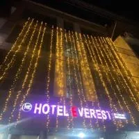 Hotel Everest, מלון בButwāl