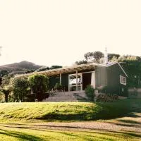 The Lazy Sailor - slow living retreat, hotel di Okupu