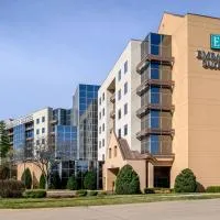 Embassy Suites by Hilton St Louis Airport, hotel em Bridgeton