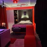 Arlove Room, Love Room privative avec jacuzzi à Arlon,阿爾隆的飯店