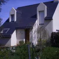 Le jardin aux oiseaux – hotel w mieście Saint-Jouan-de-lʼIsle
