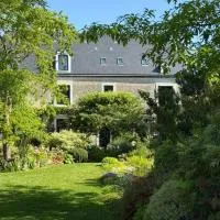 L'école des garçons - Chambres d'hôtes Climatisées, Hotel in Maigné