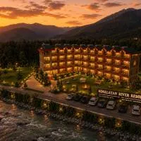 마날리에 위치한 호텔 Himalayan River Resort, Manali #riverside #big private parking #scenic river & mountain view #open cafe #spacious room #big garden with campfire