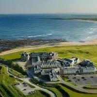 Trump International Golf Links & Hotel Doonbeg Ireland، فندق في دونبيغ